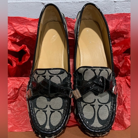 Coach signature black paten leather loafers. Size 8 - Picture 1 of 6